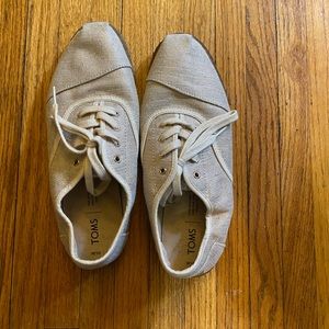 Women’s TOMS Sneakers. Only worn a couple times!